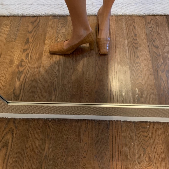 Tan pebbles heels - Picture 2 of 4